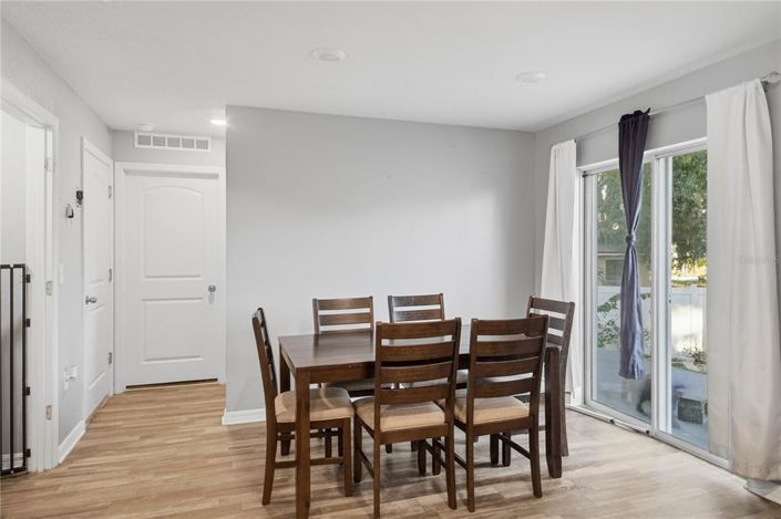 Image No.8-4 Bed House for sale