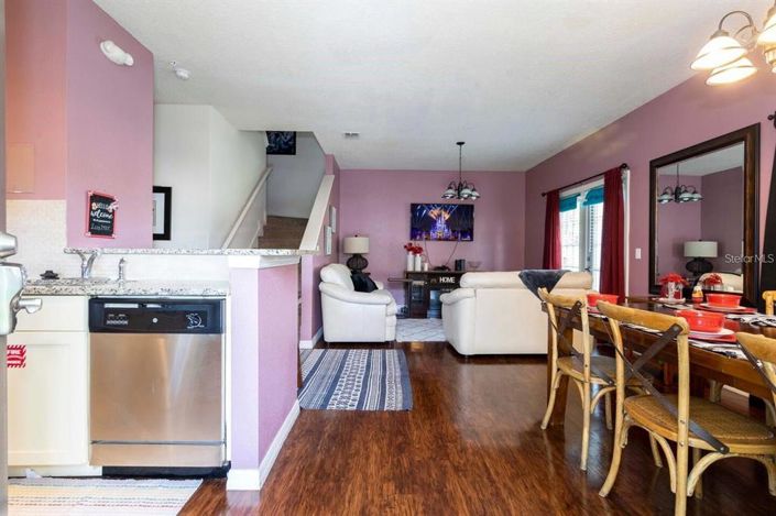 Image No.4-4 Bed Townhouse for sale