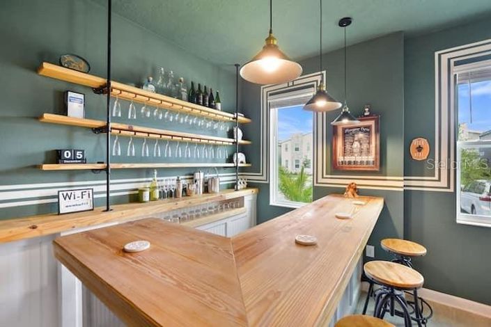 Image No.6-8 Bed House for sale