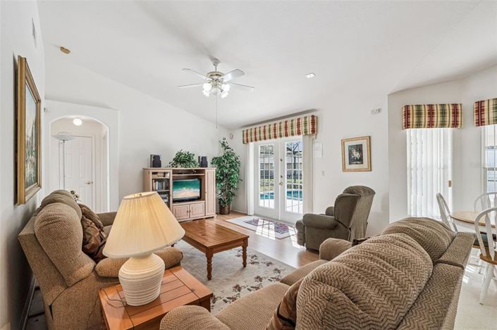 Image No.20-4 Bed House for sale