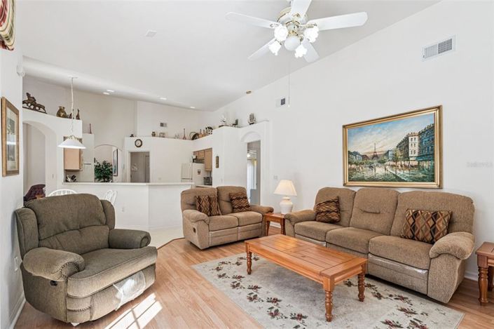 Image No.21-4 Bed House for sale