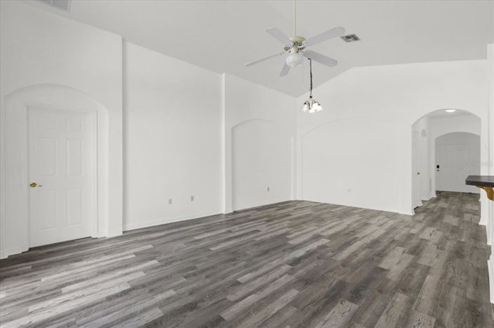 Image No.12-4 Bed House for sale