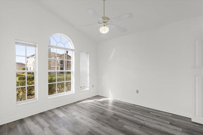 Image No.13-4 Bed House for sale