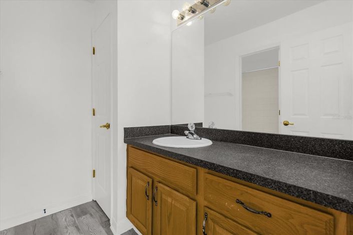 Image No.15-4 Bed House for sale