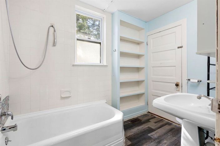 Image No.12-4 Bed House for sale