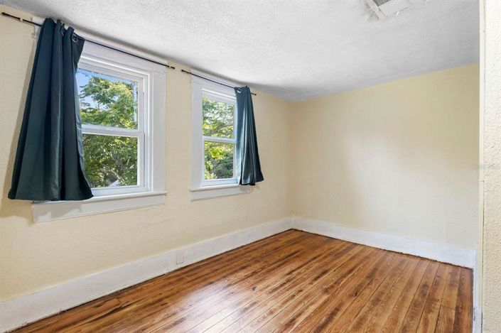 Image No.16-4 Bed House for sale