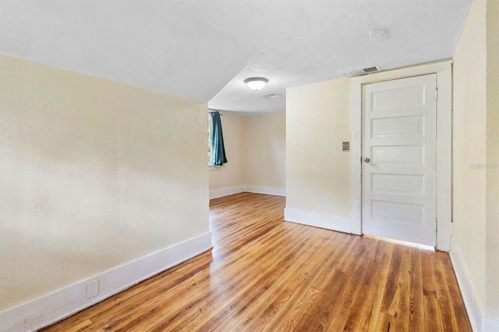 Image No.18-4 Bed House for sale