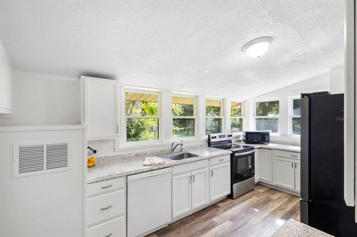 Image No.9-4 Bed House for sale