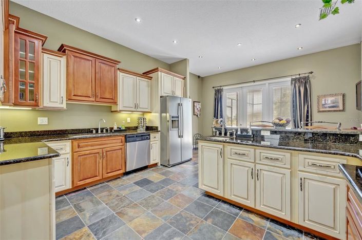 Image No.28-4 Bed House for sale