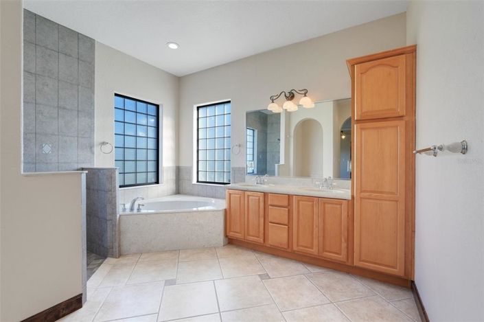 Image No.24-3 Bed House for sale