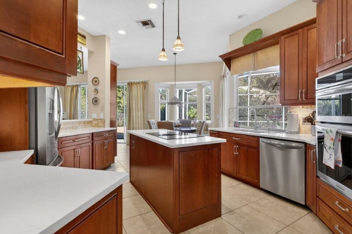 Image No.10-5 Bed House for sale