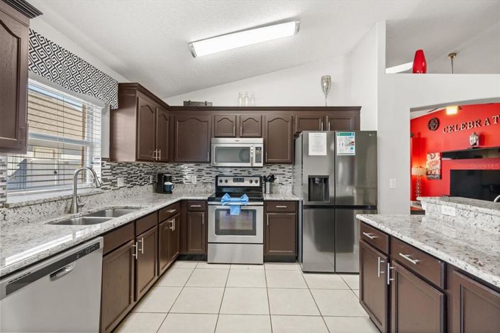 Image No.13-5 Bed House for sale