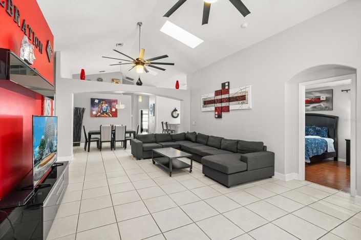 Image No.5-5 Bed House for sale