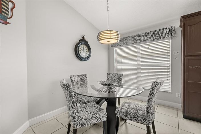 Image No.8-5 Bed House for sale