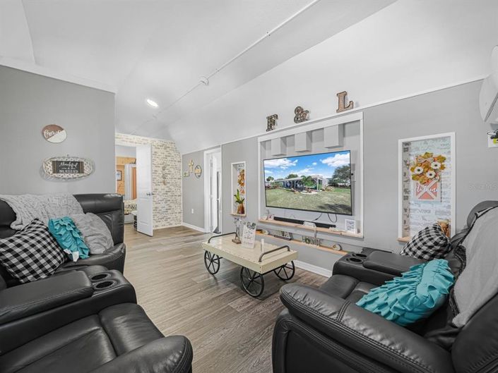 Image No.24-5 Bed House for sale