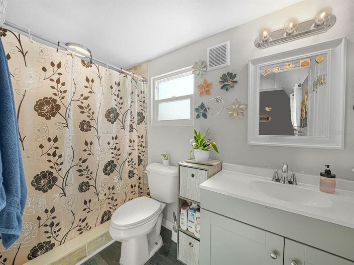 Image No.35-5 Bed House for sale