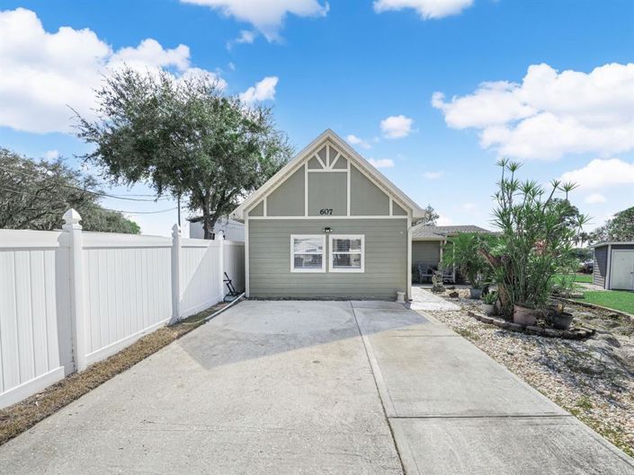 Image No.6-5 Bed House for sale