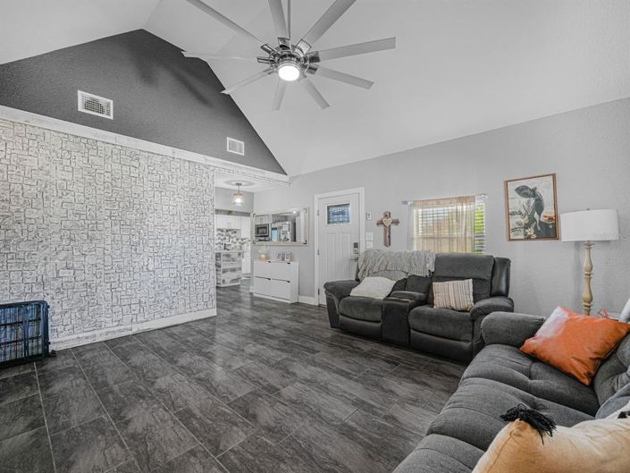 Image No.7-5 Bed House for sale