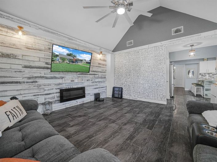 Image No.9-5 Bed House for sale