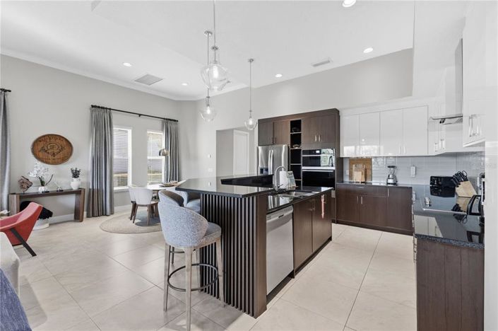 Image No.10-6 Bed House for sale