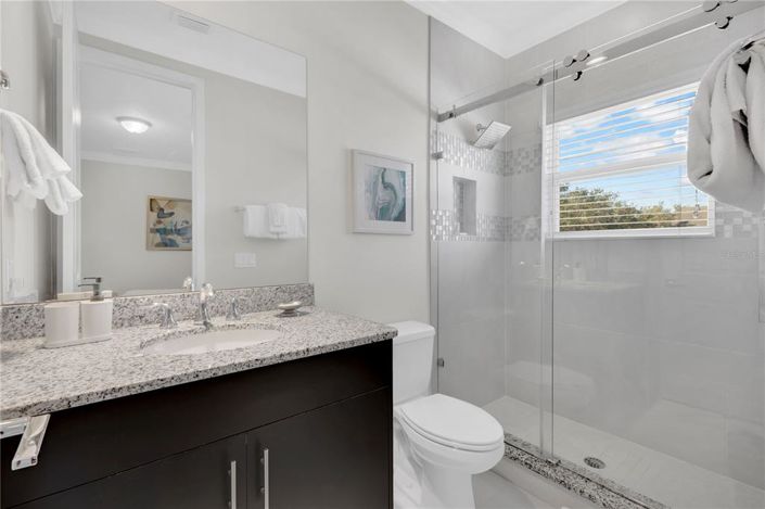 Image No.25-6 Bed House for sale