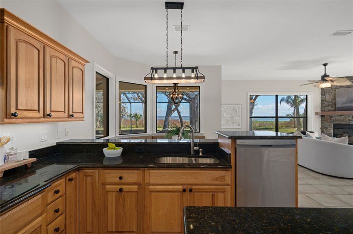 Image No.6-5 Bed House for sale