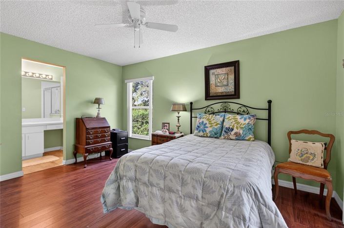 Image No.11-2 Bed House for sale