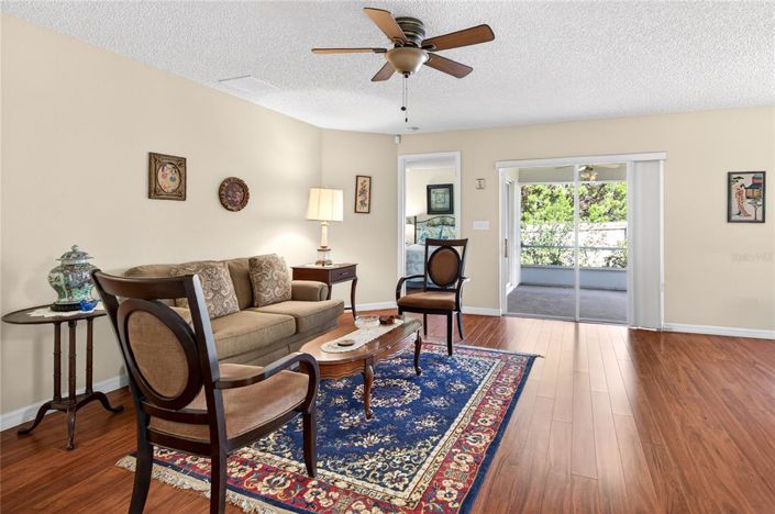 Image No.4-2 Bed House for sale