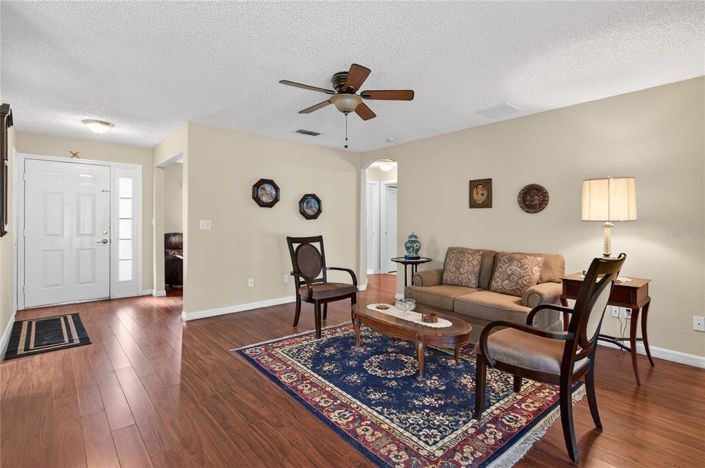 Image No.5-2 Bed House for sale