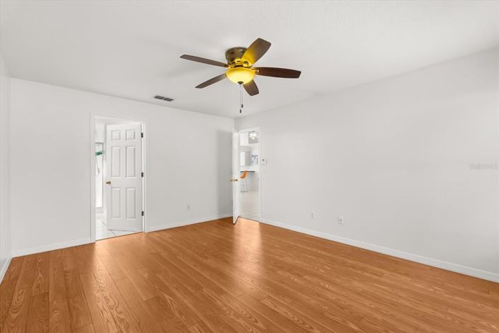 Image No.18-3 Bed House for sale