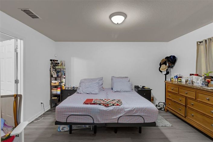 Image No.10-3 Bed House for sale