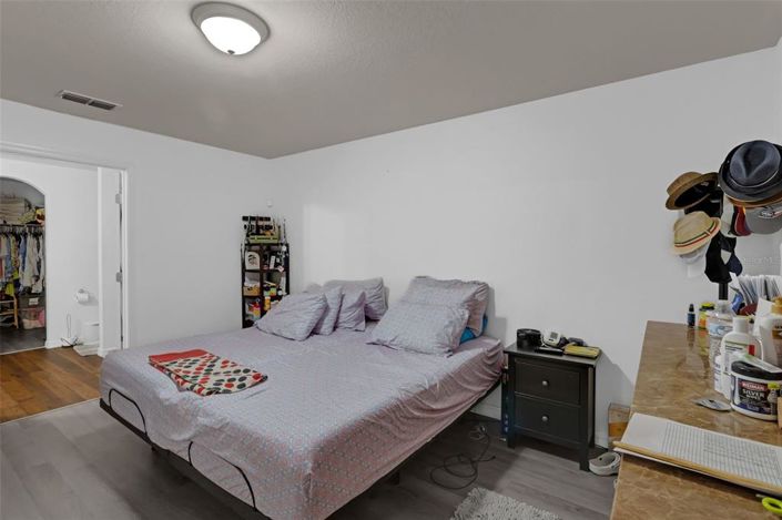 Image No.11-3 Bed House for sale