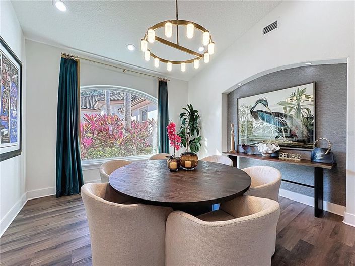 Image No.10-6 Bed House for sale