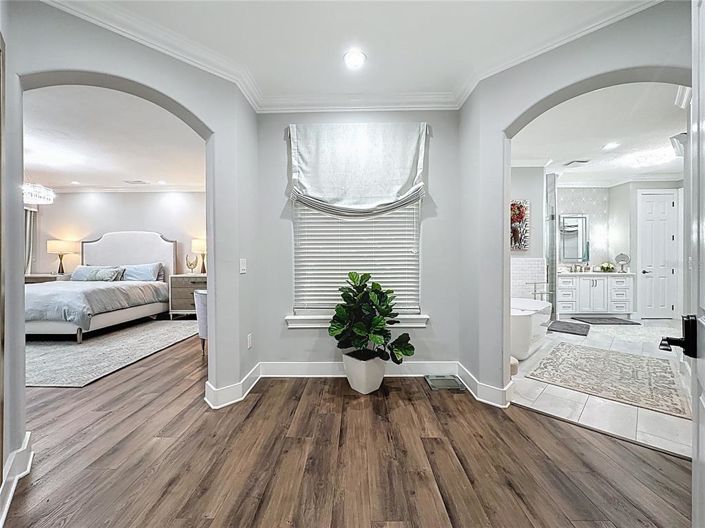 Image No.18-6 Bed House for sale