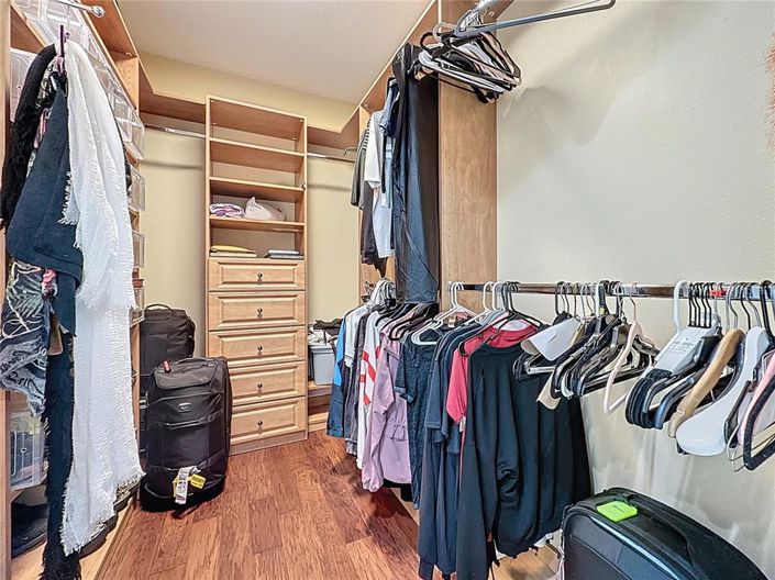 Image No.22-6 Bed House for sale