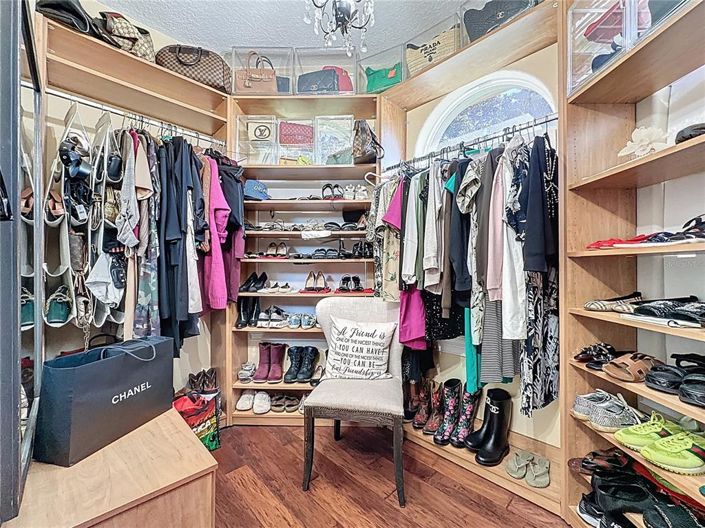 Image No.24-6 Bed House for sale