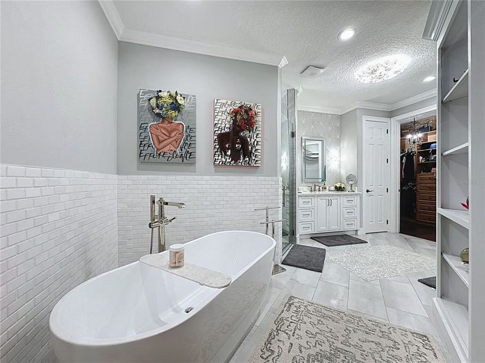 Image No.25-6 Bed House for sale