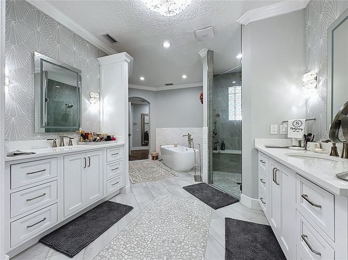 Image No.26-6 Bed House for sale