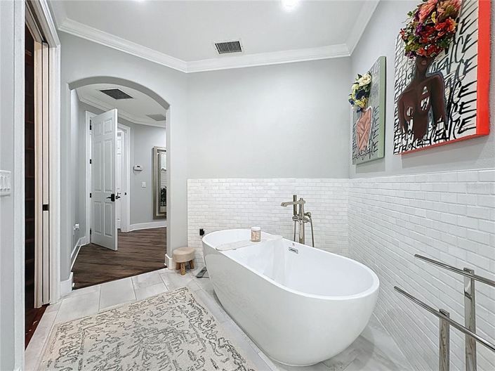 Image No.27-6 Bed House for sale