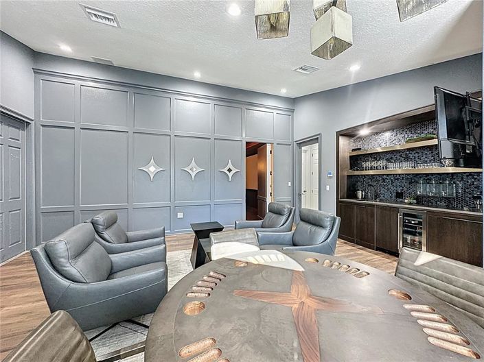 Image No.43-6 Bed House for sale