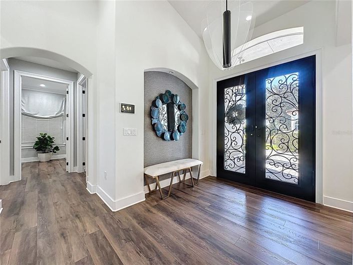 Image No.8-6 Bed House for sale