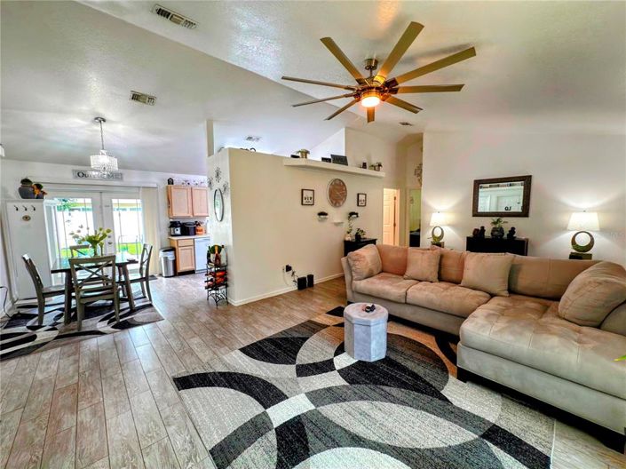 Image No.8-3 Bed House for sale