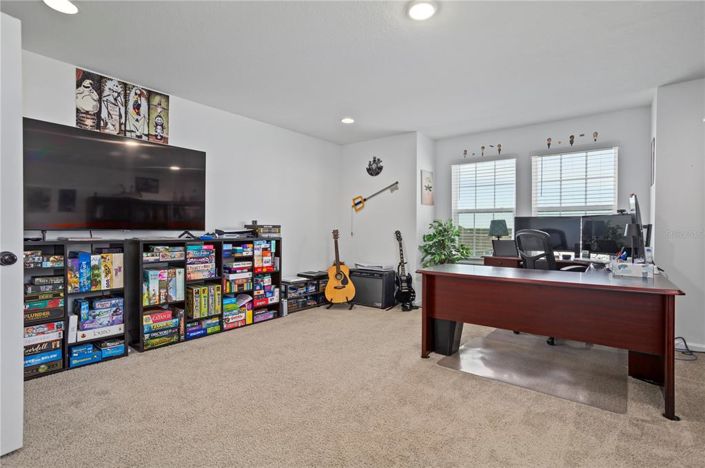 Image No.8-6 Bed House for sale