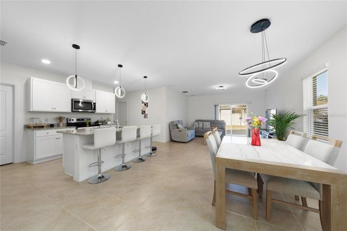 Image No.8-5 Bed House for sale