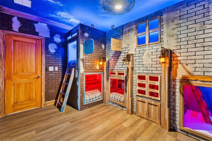 Image No.10-5 Bed House for sale