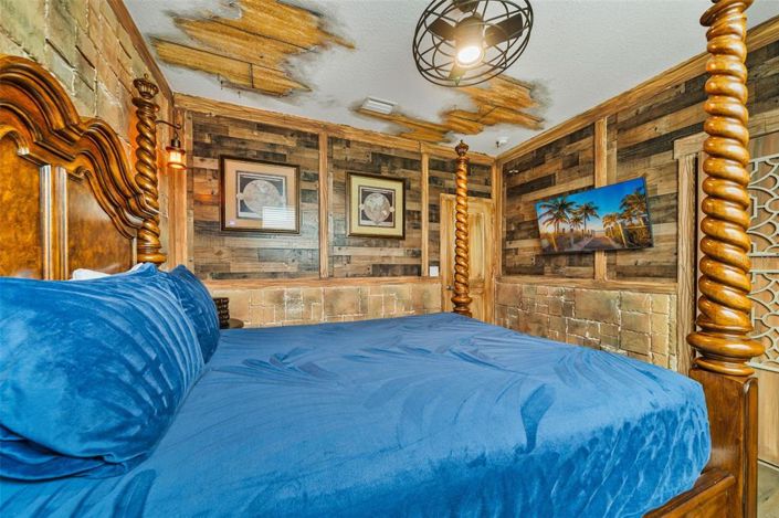 Image No.6-5 Bed House for sale