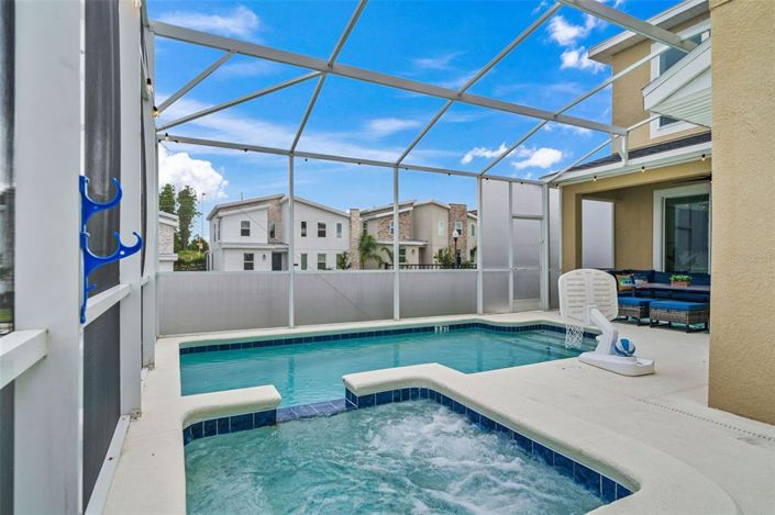 Image No.8-5 Bed House for sale