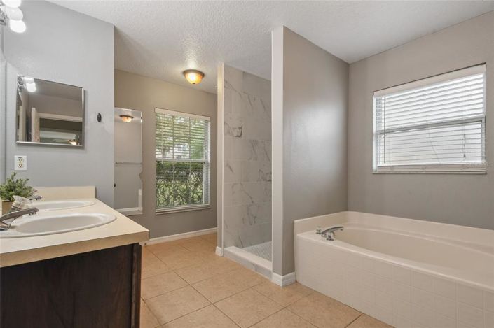 Image No.20-4 Bed House for sale