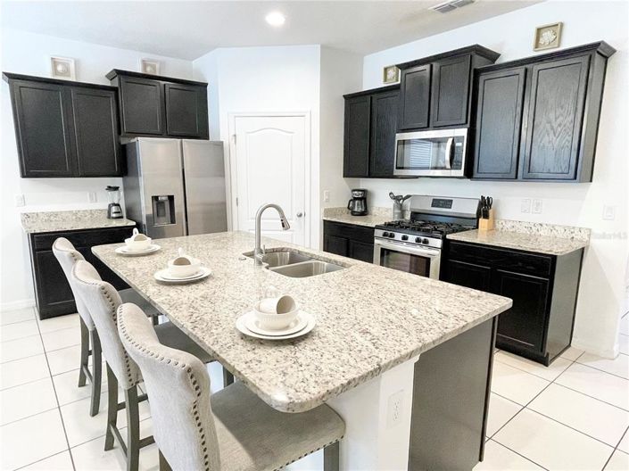 Image No.8-7 Bed House for sale