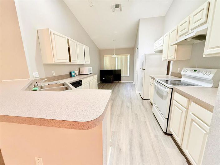 Image No.13-4 Bed House for sale